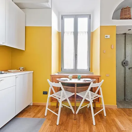 Apartment Joivy Bright And Cozy Studio For 2 In Porta Genova